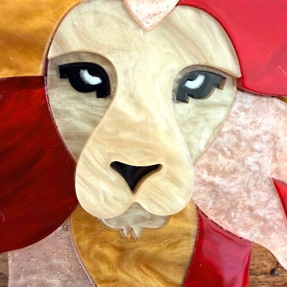 Layered Resin Lion Brooch Statement Acrylic Animal Pin - Picture 4 of 6